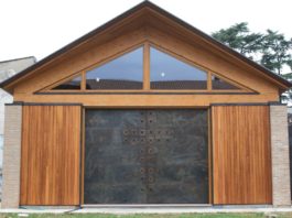 Prima Cappella in standard passivo con vetrazione tripla e portone ad hoc