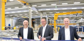 GEZE inaugura la nuova struttura produttiva e aumenta la capacità di produzione