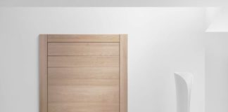 Nuovo pannello porta da interni impreziosito da inserti in massello a contrasto