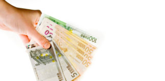 Ripresa o no, continua a diminuire il numero di imprese e cittadini che accetta cambiali e assegni