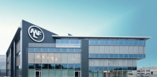 Protezioni solari. L’acciaio si integra con il tessile per insolito concept architettonico