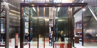 Per la progettazione di lunghi nastri di vetrate con snelli profili anche in corten