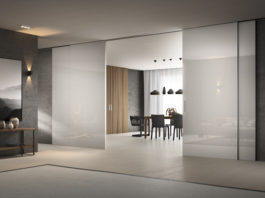 Essenzialità e leggerezza delle linee unite alla preziosità del cristallo: nuovo pannello