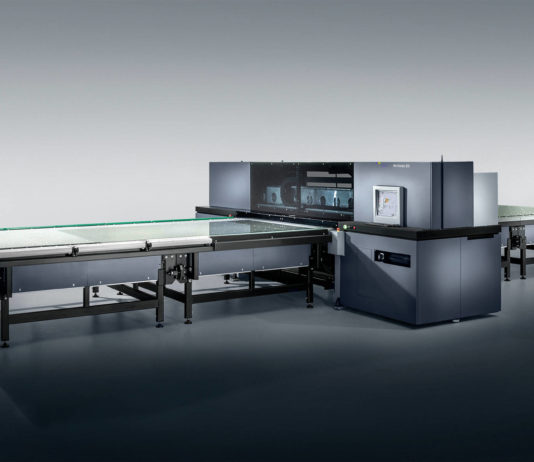 Nuova stampante digitale per decorare facciate, porte, pannelli, pareti…Purché di vetro