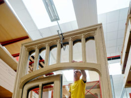 Oikos realizza per museo di Ipswich esatta copia, antieffrazione, del portone tudoriano