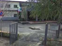 Finestre nuove da #scuolesicure: una con apertura a “vasistas” crolla e ferisce l’alunna