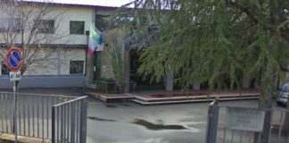 Finestre nuove da #scuolesicure: una con apertura a “vasistas” crolla e ferisce l’alunna