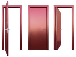 Una porta, due direzioni e due lati di apertura. Nuova apertura bidirezionale