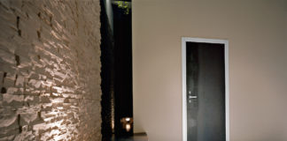 Porta antieffrazione da primato: la prima complanare in Classe 5 con apertura anta a 180°