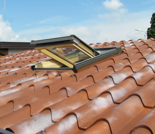 Pannello isolante con finestra: innovativa soluzione ready to use per isolamento tetto