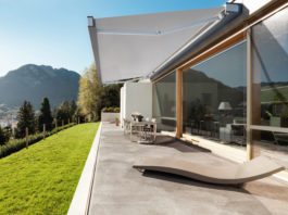 Progettata per essere bella sempre, anche da chiusa. Nuova tenda da sole in 16 configurazioni