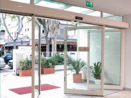 Coniuga controllo accessi e risparmio energetico. Ingresso automatico per centri commerciali