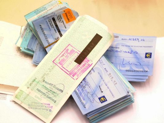 Nel 2015 protesti scesi a 1,3 miliardi di Euro (-25%). Meglio i privati delle imprese
