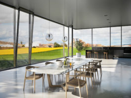 Facciate a nastro trasparenti e “premiate”: la libertà ha nuove forme espressive