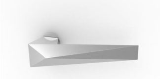 Simmetria e sfaccettate distorsione. Due nuove maniglie, due forti espressioni creative