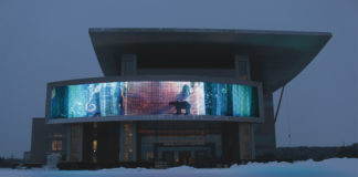 Glassiled Motion di AGC “firma” l’architettura del Palazzo dell’Arte di Surgut (Russia)