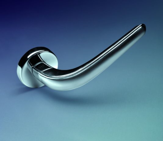 Dedicata a chi predilige uno stile discreto. Nuova maniglia dal design passepartout