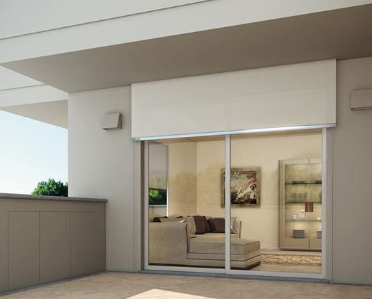 Contenitore rasosoffitto per incassare tende, oscuranti e teli a rullo motorizzati e non