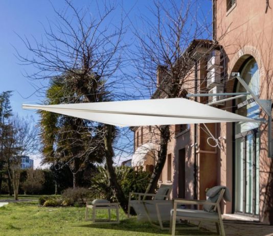 Un creativo oggetto di alto design e non un semplice ombreggiatore orientabile a palo