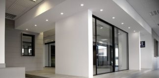 Rievoca una abitazione il nuovo showroom di Reynaers Aluminium Italia