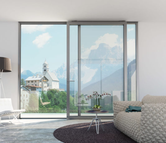 Le elevate performance di una finestra con la bellezza ed il comfort di uno scorrevole