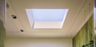 Finestre artificiali illuminano gli spazi della sede BCG dove non c’è luce naturale