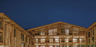 Le ampie e prestazionali finestre del nuovo, prestigioso, Gardena Chalets di Ortisei