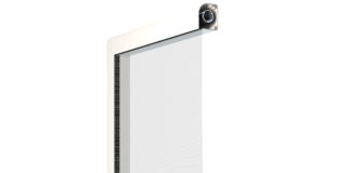 Zanzariera ad avvolgimento verticale in “pendant” con sistemi finestra e porta-finestra