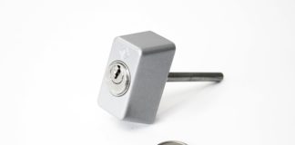 Nuovo catenaccio con chiave, estesa la linea di accessori per serramenti scorrevoli