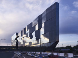 Le imponenti facciate cangianti, a moduli e non, della nuova sede BNL Paribas di Roma