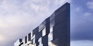 Le imponenti facciate cangianti, a moduli e non, della nuova sede BNL Paribas di Roma