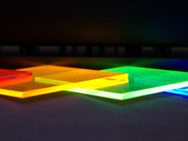 Finestre e facciate con celle fotovoltaiche più efficienti grazie ad innovative pellicole fluorescenti