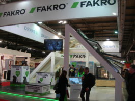 Novità FAKRO: dalla finestra a doppia apertura FPP-V preSelect2 alle finestre verticali in PVC