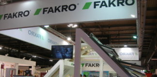 Novità FAKRO: dalla finestra a doppia apertura FPP-V preSelect2 alle finestre verticali in PVC