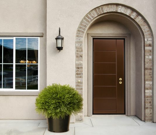 Nuova porta blindata che coniuga design e tecnologia fino a raggiungere la classe 5