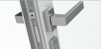 Doppie maniglie Asia e Kora dal design moderno e inconfondibile. Molteplici le finiture