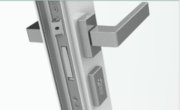 Doppie maniglie Asia e Kora dal design moderno e inconfondibile. Molteplici le finiture