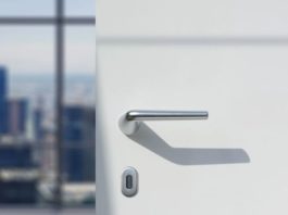 LIFT C3, sfugge ai canoni di orizzontalità e simmetria proponendosi con sobria eleganza