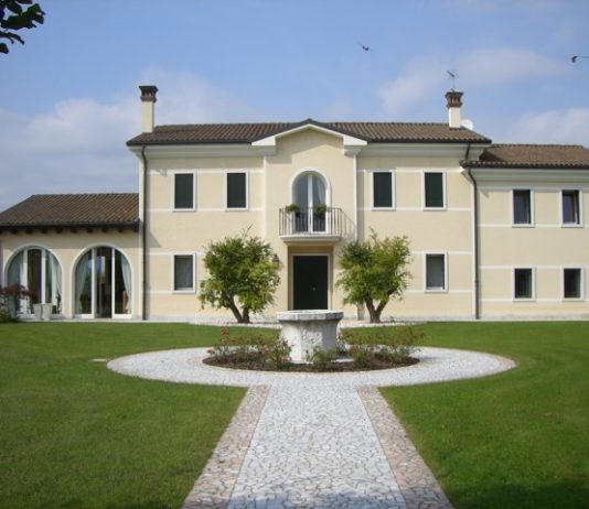 Infissi in PVC Giotto nella ristrutturazione villa patrizia nel contesto dei Colli Euganei