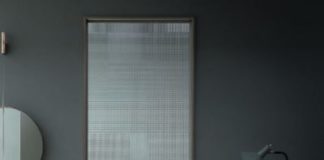 Decorano e danno movimento. Nuove finiture per superfici trasparenti delle porte