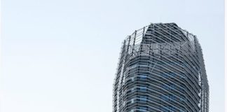 Operativa Torre Zucchetti e le sue vibranti linee in acciaio ispirate alle “onde cerebrali”