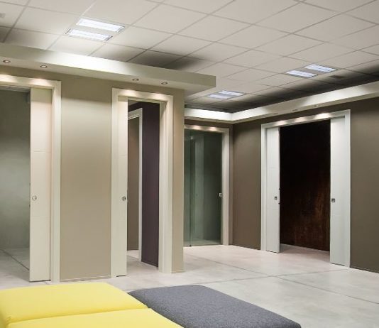 Scrigno idea soluzione per elevare isolamento acustico nelle porte scorrevoli. Anteprima a Batimat