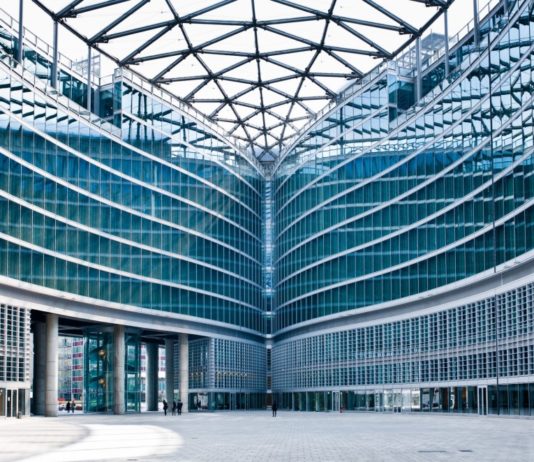 Finestre che garantiscono qualità dell’aria. Lombardia promuove con successo progetto Smart Living