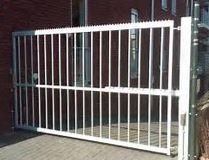 Prova “Porte, cancelli industriali, commerciali e da garage”: EN 12604 in italiano