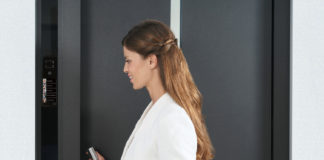 Gestione integrale dell’ingresso attraverso la porta. Presentato Schüco DCS Touch Display