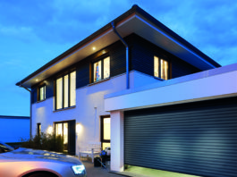 La serranda avvolgibile salvaspazio scorre a soffitto. Nuova RollMatic OD