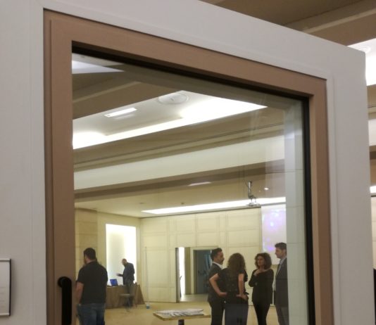 Evento SPI a Milano. Nuova gamma colori Iconica e nuovo alzante scorrevole Vision 130