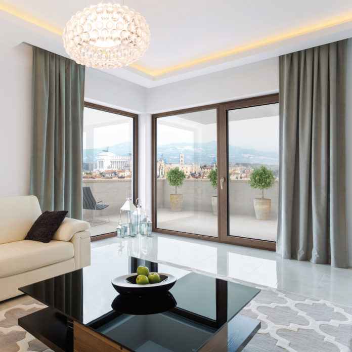 INTERNORM - HF410 Finestra in legno-alluminio essenza rovere tinto noce