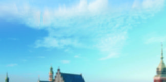 Nuovo modello F Colourline. La finestra per tetti piatti FAKRO si veste di colore (200)