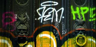 Serramenti in legno. Sistema di trattamento esterno bicomponente all’acqua antigraffiti